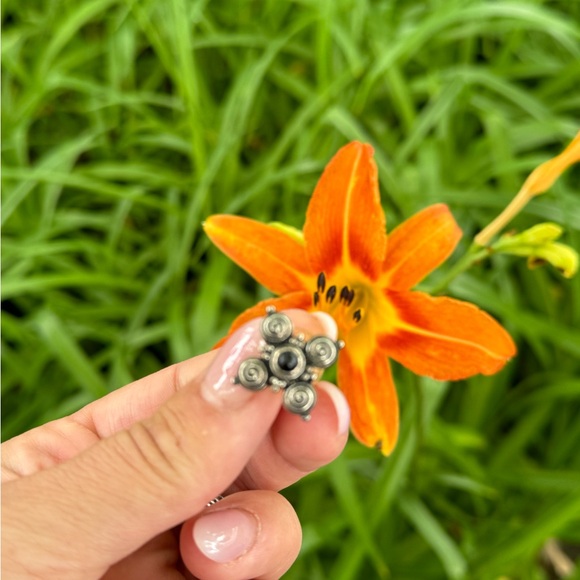 Caroline Ballou 925 Sterling silver and 18K yellow gold posts with onyx earrings - Picture 13 of 14